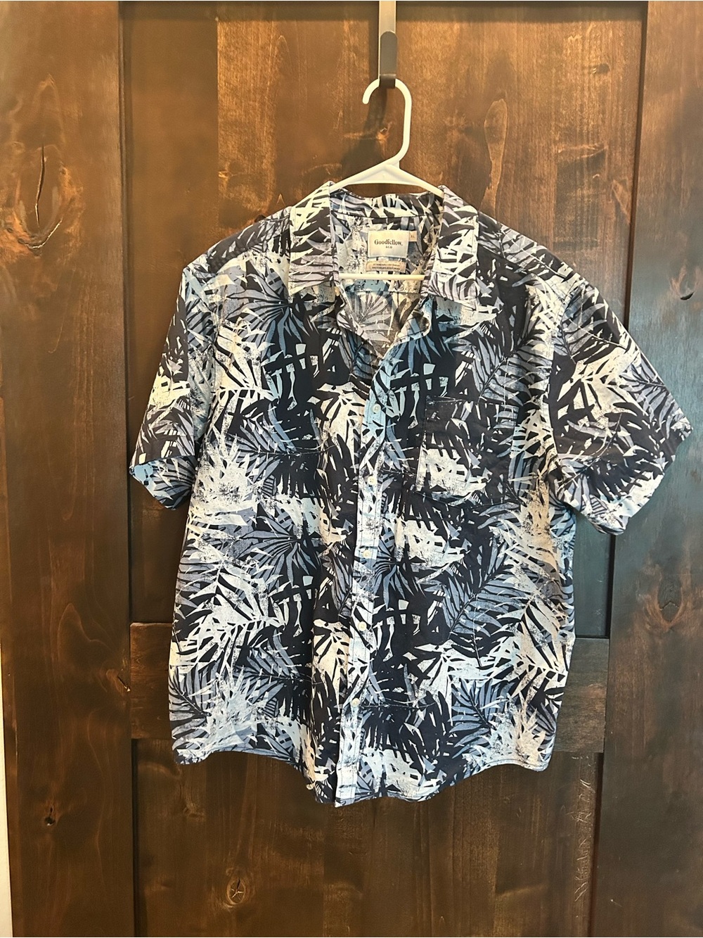 Goodfellow & Co Navy and White Leaf-Print Short-Sleeve Button-Up